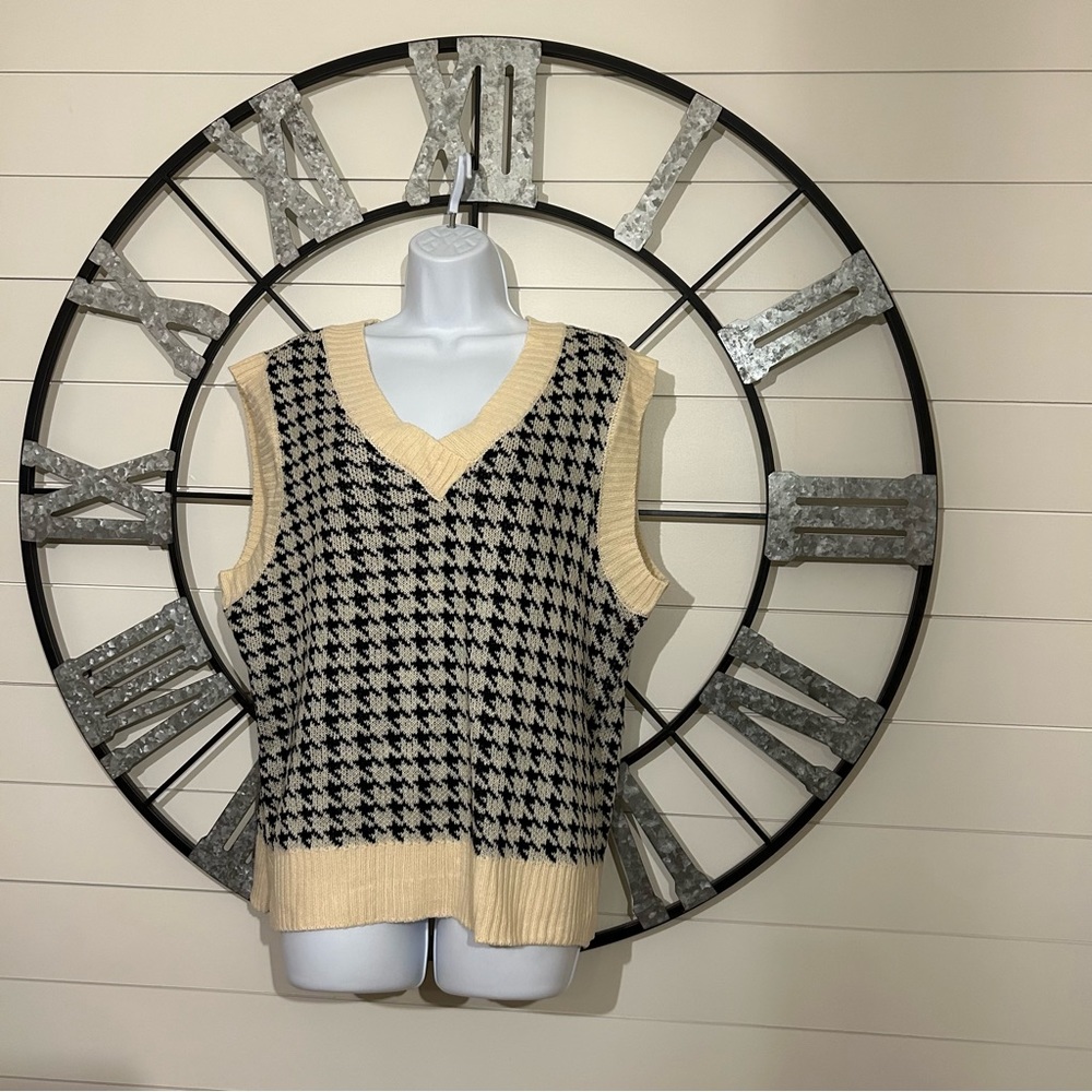 Cream and Black Houndstooth Sweater Vest SZ L